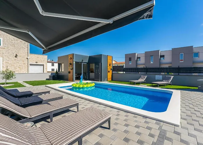 Holiday home Lovely In