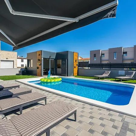 Holiday home Lovely In