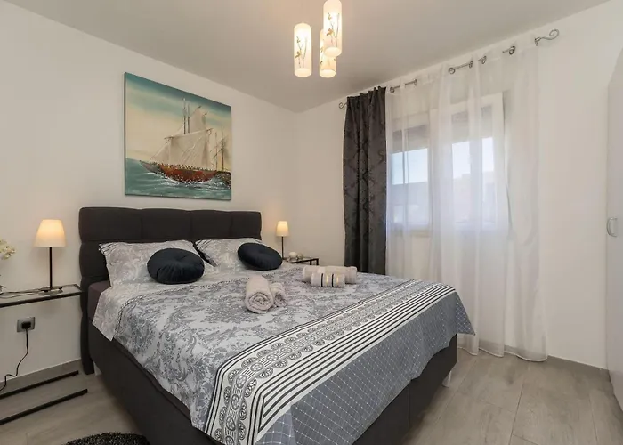 Дом отдыха Lovely In Привлака