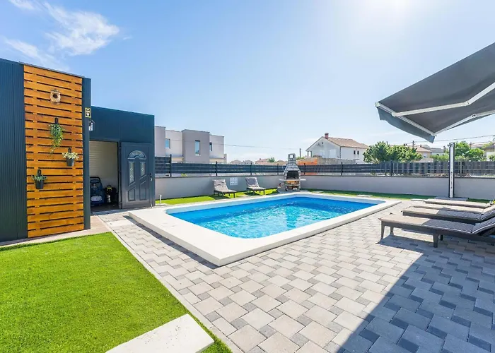 Lovely In * Привлака